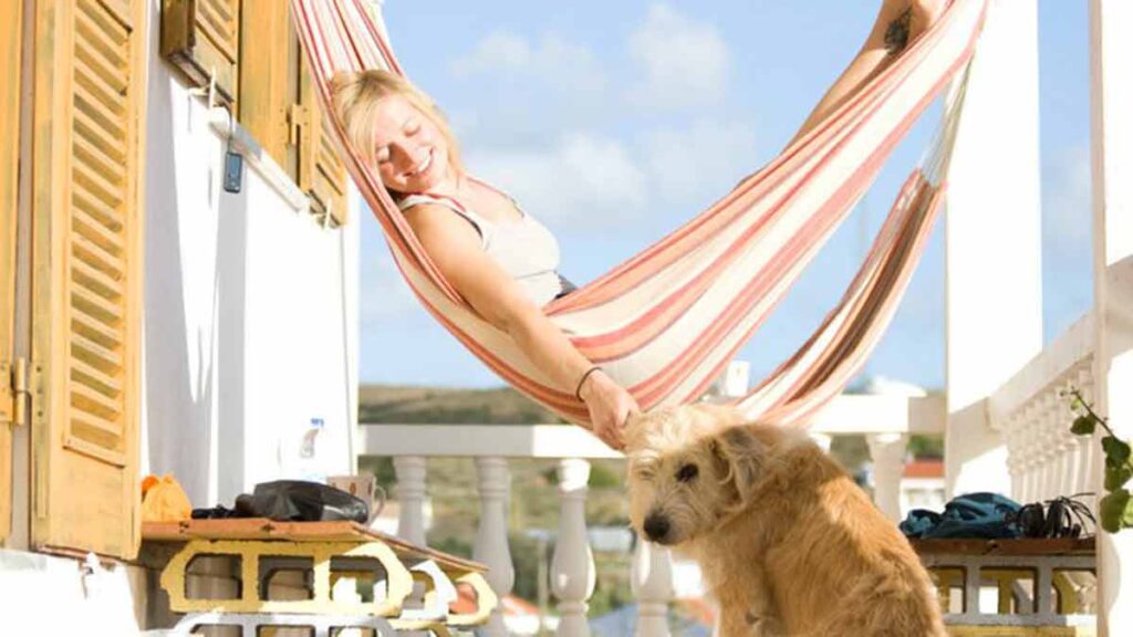 good-feeling-surf-school-terrace-hammock